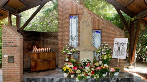 interior del templo de heede