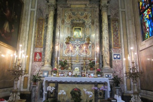 Madonna del pozzo en Roma fondo