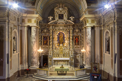 altar de la iglesia de madonna de ozegna