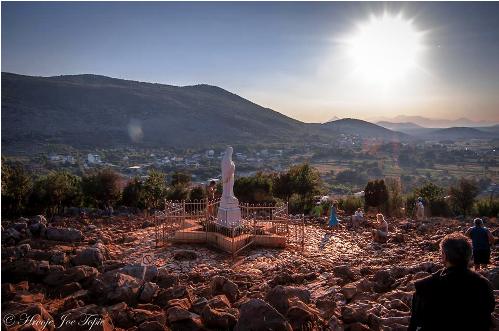 estatua de reina de la paz en medjugorje