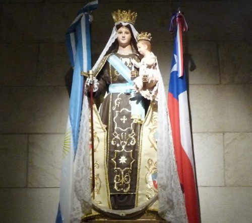 `virgen del carmen de cuyo con banderas