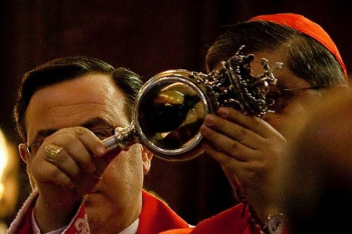 sangre medio licuada de san genaro al papa francisco