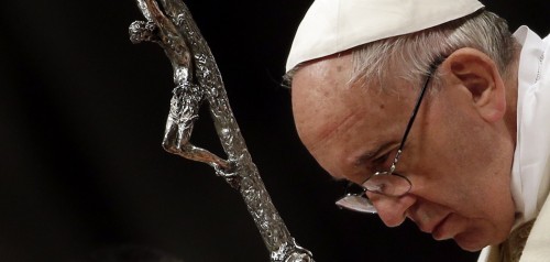 papa francisco con la cruz fondo