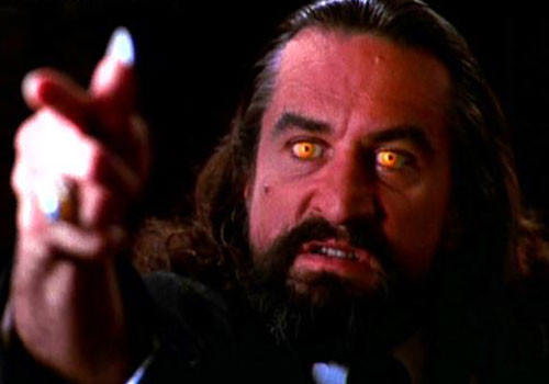 satanas con ojos amarillos de niro