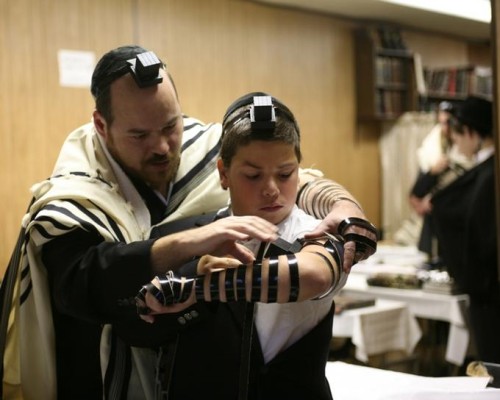 padre e hijo con tefilin