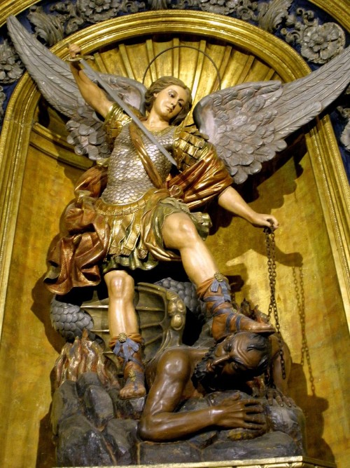 san miguel arcangel pisa cabeza del demonio