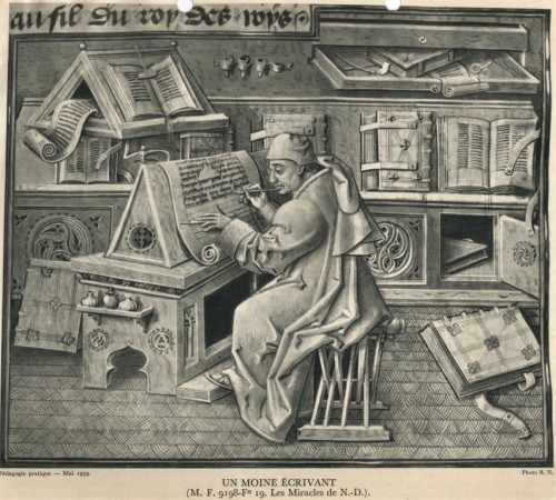 monje escribiendo libro