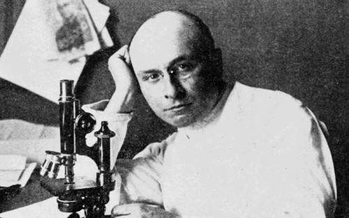 alexis carrel con microscopio