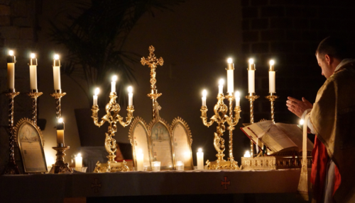 misa con velas