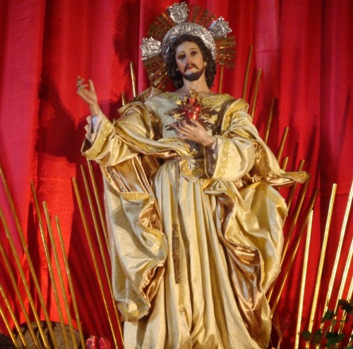 sagrado corazon de jesus de pie