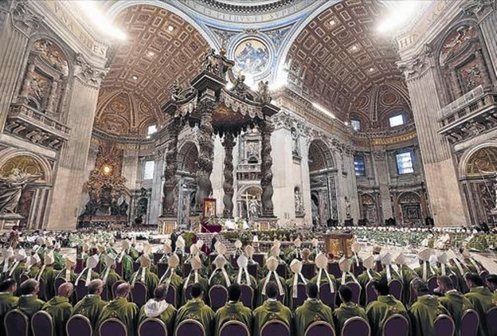 cardenales-y-obispos-en-el-sinodo-de-la-familia-en-iglesia