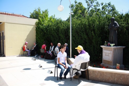confesando al aire libre