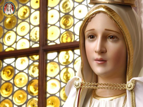 fatima y vitral atras