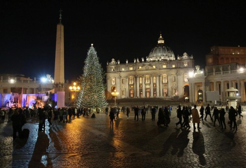 arbol-de-navidad-en-la-plaza-san-pedro
