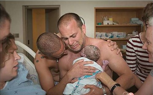 pareja-gay-con-hijo-recien-nacido