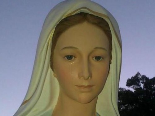 una-virgen-maria-llora-uruguay-al-llegar-la-navidad