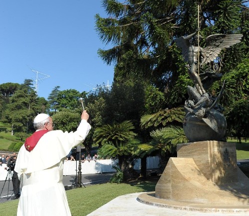 francisco bendice escultura de san miguel