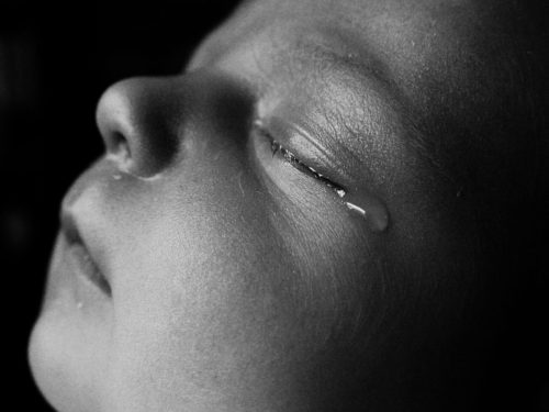 bebe llorando