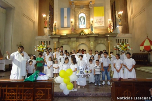 sacerdote con angeles somos
