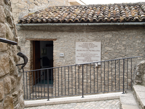 casa de la familia del padre pio en pietrelcina