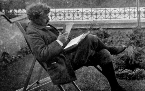 chesterton-leyendo