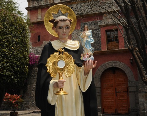 estatua de san jacinto fondo