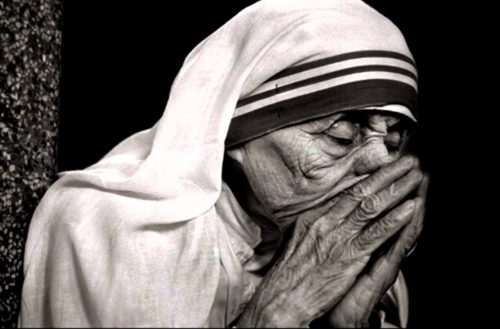 madre teresa orando