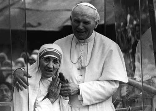 madre teresa con juan pablo ii en papa movil