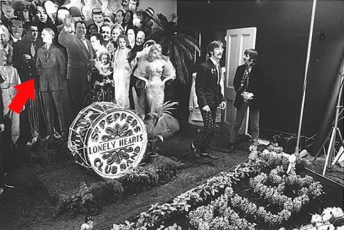 `caratula de sgt pepper con hitler