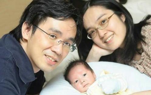 pareja china con un hijo