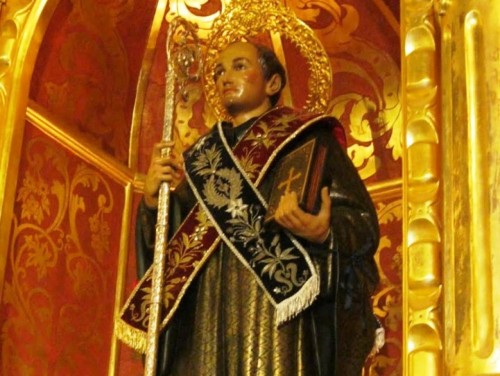 estatua de san benito abad