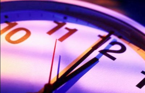 reloj casi dando las 12