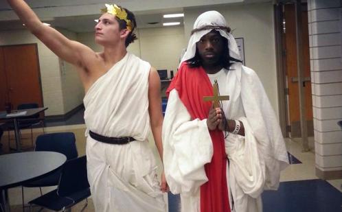 Marshon Sanders vestido de jesus