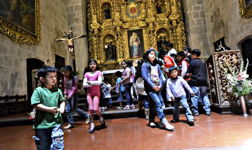 familia-en-misa
