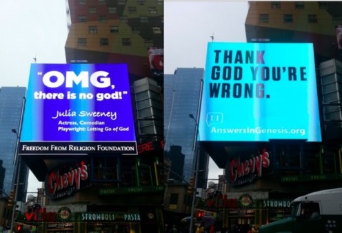 dos avisos de via publica sobre religion en times square