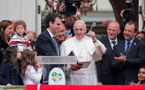 papa francisco recibe las llaves de rio de janeiro