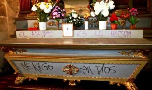 Altar_con_pintas_blasfemas