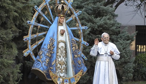 escultura del papa fgrancisco y la virgen de lujan