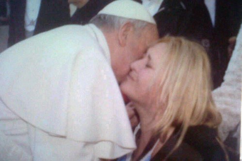francisco besa a carolina