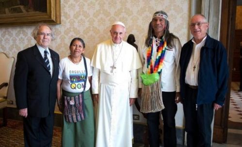 el-papa-recibe-a-perez-esquivel-y-a-indigenas