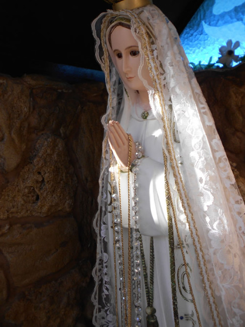 virgen de la reconcialiacion brindisi medio cuerpo