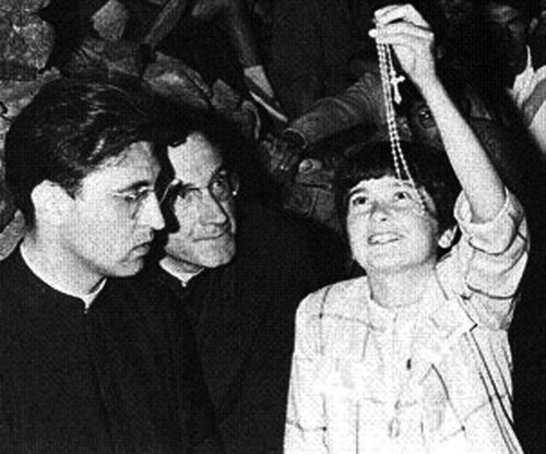 Jacinta con dos curas garabandal