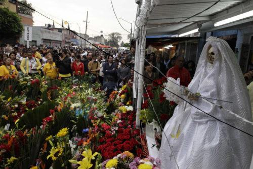 Flores para la santa muerte