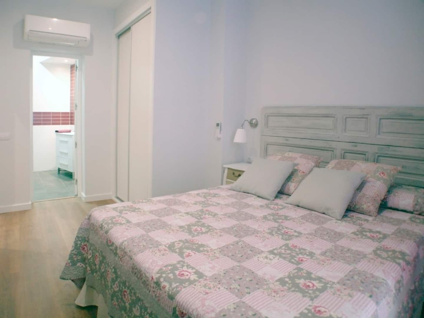 Sol-Gran Via airbnb rooms