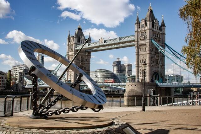 Attractions and bridges in london