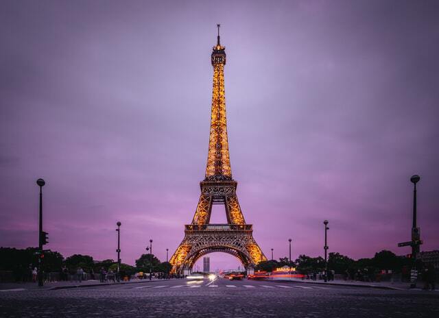 Eiffel tower at nght