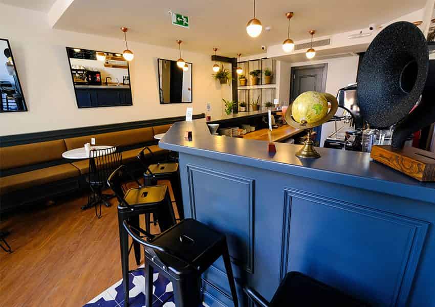Hostel Le Blanc Cafe