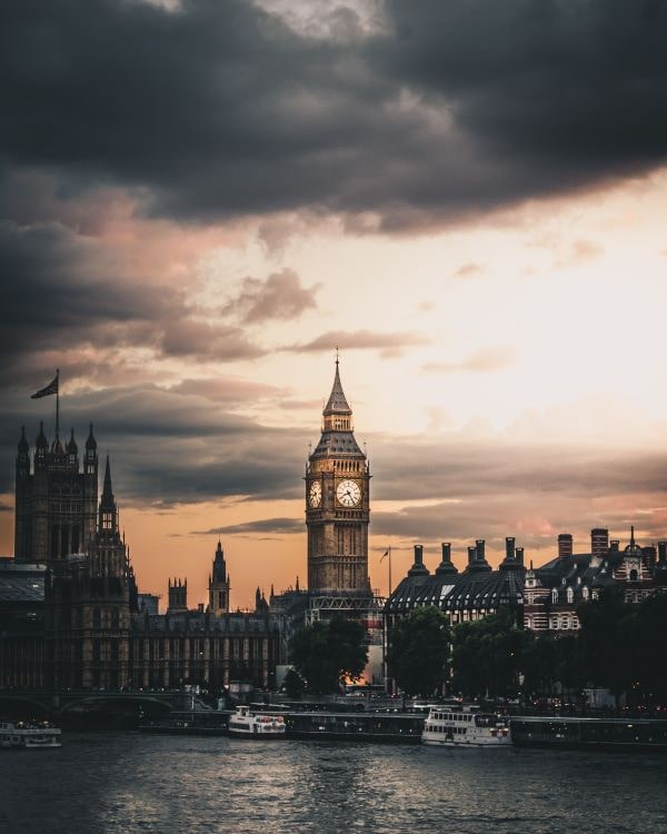 The big ben and Elizabeth tower.