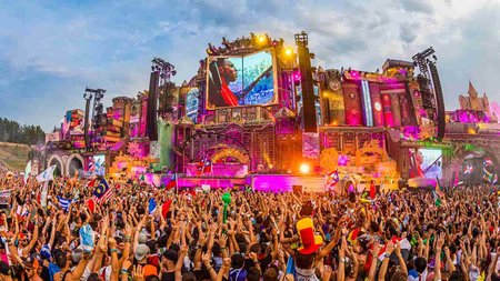 tomorrowland crowd in front of music stage