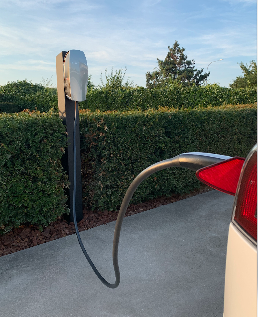 Laadpaal voor Tesla Wall Connector en EVBox Elvi